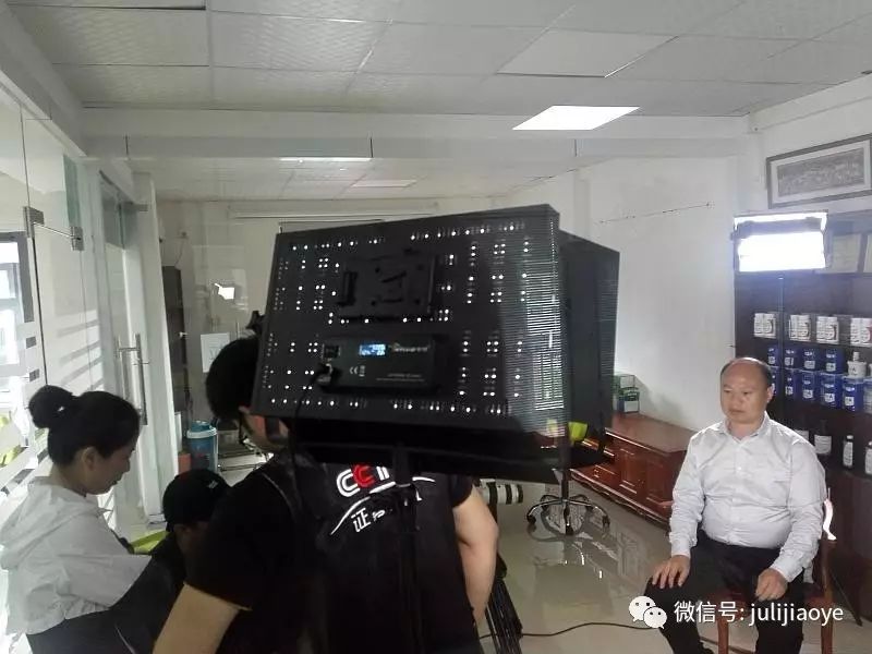CCTV《牛商論道》欄目攝制組走進(jìn)聚力膠粘 CCTV《牛商論道》欄目攝制組走進(jìn)聚力膠粘